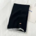 Bufanda de invierno clásica de punto negro con borde blanco contrastante para hombres y mujeres. - Negro