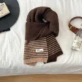 Bufanda de punto a rayas marrones para mujer, bufanda de invierno suave y cálida de estilo coreano. - Café Contraste