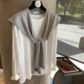 Chal de punto liso minimalista con conjunto de camiseta de manga larga elegante. - Gris