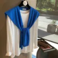 Camiseta blanca de manga larga minimalista coreana con conjunto de chaleco de punto azul. - Azul Real