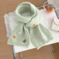 Bufanda de punto verde claro de estilo coreano con bonito bordado de mariposa 3d para invierno. - Verde