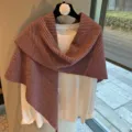 Bufanda triangular de punto a rayas con camiseta blanca abrigo casual otoño invierno - 100% Lana - Rojo Vino