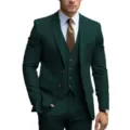 Vista ravvicinata dettagliata di un abito tre pezzi verde scuro da uomo con gilet. - Verde Scuro