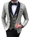 Herren Anzug Detailansicht mit hellgrauem Sakko mit schwarzem Schalkragen und Weste. - XS / Set / Silbergrau