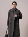 Manteau en laine croisé gris foncé avec col tailleur, élégant vêtement chaud d'hiver SKU - S / Hauts / Gris clair