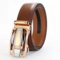 Cinturón de cuero para hombre con elegante hebilla metálica automática, marrón casual. - 110cm / Coche Deportivo Oro Marrón