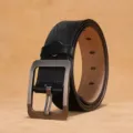Cinturón casual de cuero PU para hombre con hebilla de pasador cuadrada, diseño negro. - 105cm / Negro