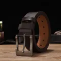 Cinturón informal de cuero dividido marrón oscuro para hombre con hebilla de metal clásica. - 105cm / Café
