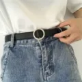 Cinturon de cuero negro para mujer con hebilla metalica redonda minimalista vintage moda estilo - Negro