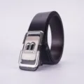 Cinturón automático de moda para hombre en cuero negro con hebilla metálica letra B. - Plateado / 120cm
