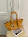 Koreaanse retro geweven tote tas voor vrouwen, grote capaciteit casual forens schoudertas - Met Hanger / Geel