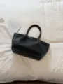 Borsa shopper classica in pelle intrecciata nera, elegante borsa a spalla minimalista. - senza ciondolo / Nero