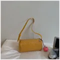 Vintage geweven cilinder schoudertas voor dames, stijlvolle lederen crossbody tas voor werk. - Schouder-okseltas / Geel (Met Hanger)