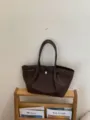 Borsa shopper intrecciata marrone scuro, grande borsa a spalla vintage da donna per il lavoro - senza ciondolo / Marrone