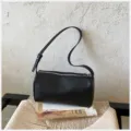Zwarte cilindrische schoudertas, minimalistische lederen ton tas met handige riem. - Zonder hanger / Zwart