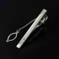 Silberne Krawattenklammer für Herren Business formelle Kleidung mit Kette und Strass geometrisch - M13