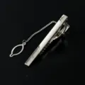 Silberner Metall Herren Krawattenklammer mit Kette minimalistisch Business Anzug Zubehör - M14