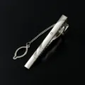 Herren Silber geometrische Krawattenklammer mit Kette, stilvolles Business Krawattennadel Zubehör. - M24