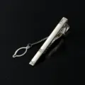 Silberne geometrische Krawattenklammer mit Kette, Herren Business formales Metall Accessoire. - M55