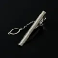 Silberne geometrische Krawattenklammer für Herren mit Kette, elegante Business Krawatte Nadel. - M76