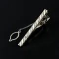 Silberne geometrische Herren Krawattenklammer mit Kette Business Mode Accessoire - M80