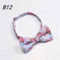 Verstellbare blaue Blumenprint Fliege für Herren, ideal für Hochzeiten und Abendpartys. - Hellblau Rot Floral (B12)