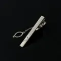 Silberne geometrische Herren Business formelle Krawattenklammer mit Kette und Schlaufe. - M113
