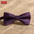Herren violet gestreifte Polyester Fliege, klassische geometrische Hochzeitskrawatte. - L67