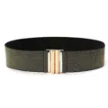 Detalle de primer plano de cinturón elástico ancho negro y dorado para mujer con hebilla metálica. - Estilo 7-5cm Seda Negra