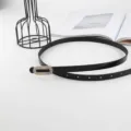 Cinturón fino de cuero negro para mujer con hebilla ovalada de estrás brillante, accesorio elegante. - Negro (Hebilla Dorada)