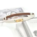 Witte smalle lederen riem met gouden slotgesp, perfect voor jurken en stijlvolle blazers. - Wit (Gouden Gesp)