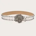 Punk stijl witte lederen riem met vintage zilveren roos gesp en metalen klinknagels. - Wit