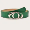 Modieuze groen leren damesriem met unieke zilveren ovale gesp, stijlvol Y2K accessoire. - Lengte 105cm Breedte 2.8cm / Groen