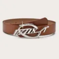 Bruine lederen riem met unieke zilveren metalen gesp, stijlvol casual accessoire voor dames. - camel