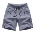 Graue Herren Freizeit Badeshorts mit elastischem Kordelzug und Reißverschlusstaschen Sommer. - S / Unterteile / Grau