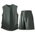 Herren Sommer dunkelgruenes aermelloses Tanktop und Freizeithorts Set, Urlaubsbekleidung. - S / Oberteil und Hose / Grau