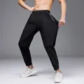 Herren schwarze schnelltrocknende Sport Jogginghose mit Bündchen für Fitness und Training. - XS / Unterteile / Schwarz