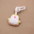 Colgante de bolso pingüino bonito de cuero hecho a mano accesorio elegante para mochila. - Adorno de Bolso (Colgante Bebé Pingüino) / Amarillo