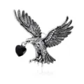 Nahaufnahme Detail der silbernen Adler Brosche mit schwarzem Herz Kristall und Strasssteinen. - Vintage Silber Adler Beißt Schwarzes Herz (C962-B)