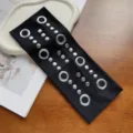 Diadema de tela negra estilo punk con ojales metálicos y tachuelas para festival y diario. - Negro