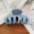 Matte blauwe haarklauwclip, elegant minimalistisch ontwerp voor veilige en stijlvolle kapsels. - Mat Blauwgrijs