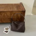 Καφέ πλεκτή τσάντα ώμου hobo, μοντέρνος κομψός σχεδιασμός ημισελήνου με μεγάλη χωρητικότητα. - Χωρίς Μενταγιόν / Καφέ