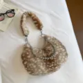 Sac à épaule hobo en fausse fourrure douce avec chaîne de perles, sac chic motif faon. - Style Chaîne Khaki