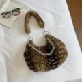 Sac à Main d'Aisselle en Fausse Fourrure Marron Vintage Sac Épaule Moelleux avec Chaîne Perles - Style Chaîne Marron