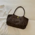 Bolso tote con estampado de leopardo, asas dobles marrones y cierre dorado, casual. - Estampado de leopardo