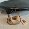 Dames Stippen Schoudertas Casual Hobo Tote Dagelijkse Handtas met Leuke Hanger - Met Hanger / Khaki