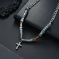 Collier pendentif croix avec perles turquoise et chaîne en métal pour style quotidien mode. - Collier Croix Sergé