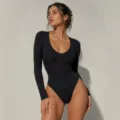 S / Tops / Negro