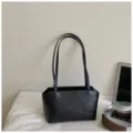 Schwarze minimalistische Damentragetasche aus schickem PU-Leder für den Alltag. - Ohne Anhänger / Schwarz