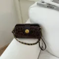 Retro Leo-Muster Schultertasche mit goldener Kette und Metallverschluss für Damen - Kaffee